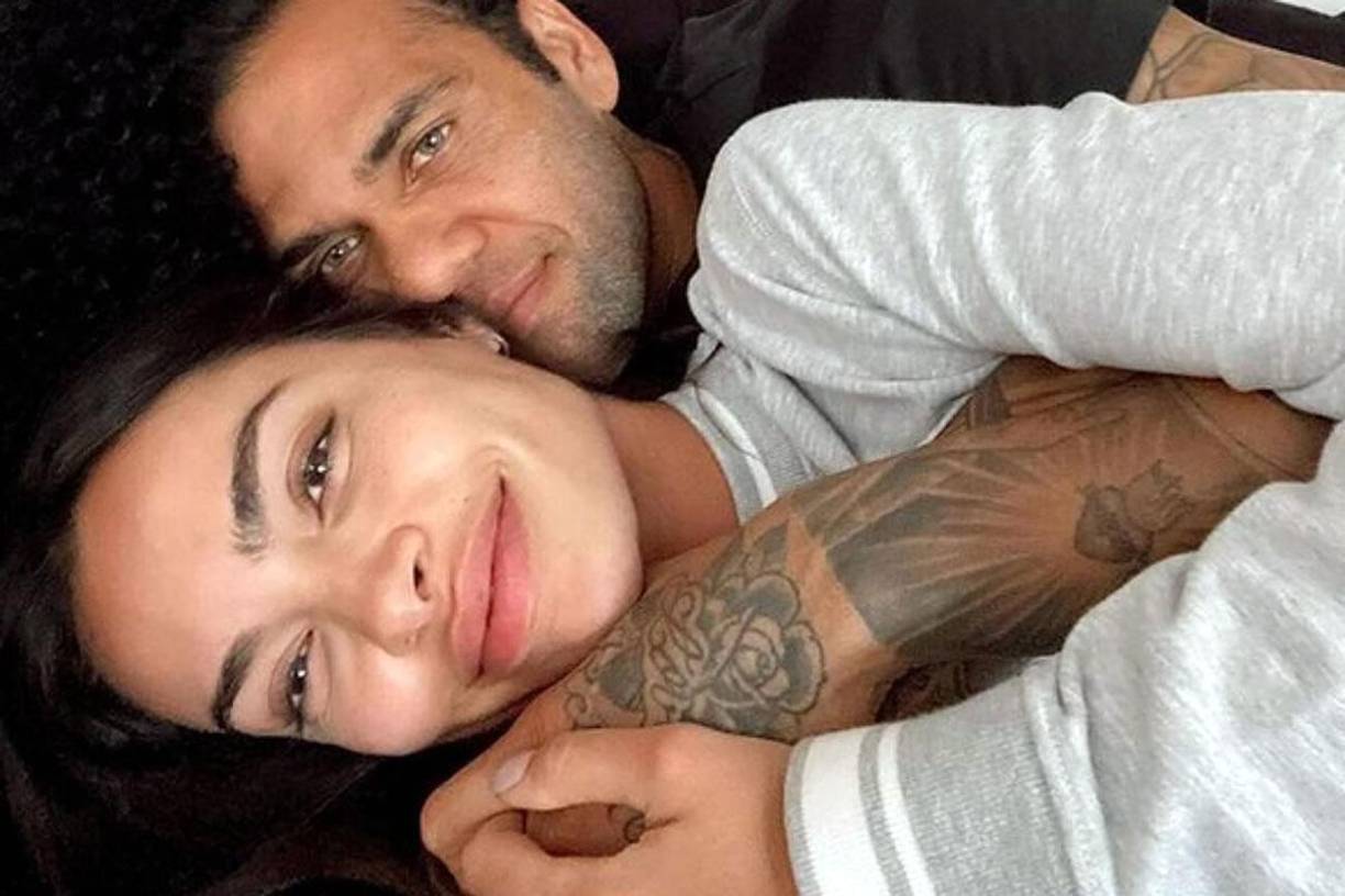 La modelo española ha reaccionado tras las últimas informaciones sobre el caso de Dani Alves y ha borrado todo rastro del futbolista brasileño en sus redes sociales.