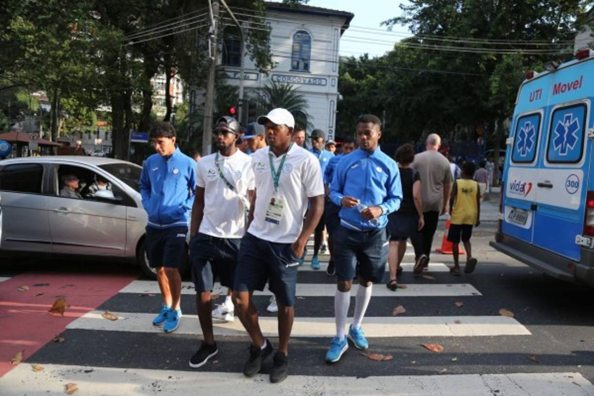 Los seleccionados hondureños se mostraron relajados en su paseo, olvidando un poco la importancia del partido del miércoles ante Brasil.
