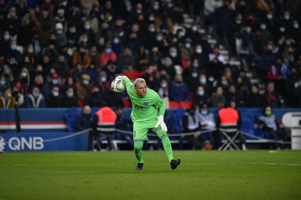 Medios italianos informan que el Napoli está interesado en fichar al portero tico Keylor Navas.