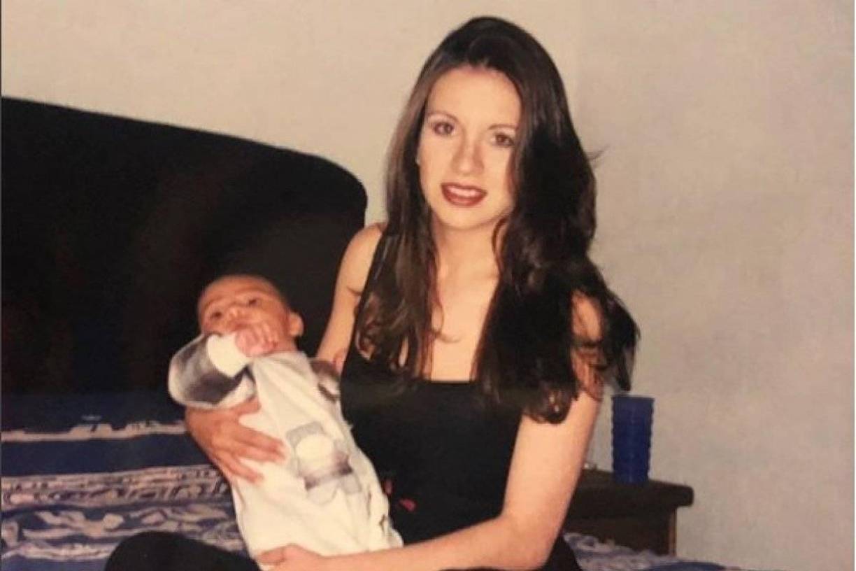 “No, en lo absoluto y no tenemos que. Mi hijo ya tiene 22 años, ya se maneja solo, tiene camioneta, o sea, ya no hay tema”.