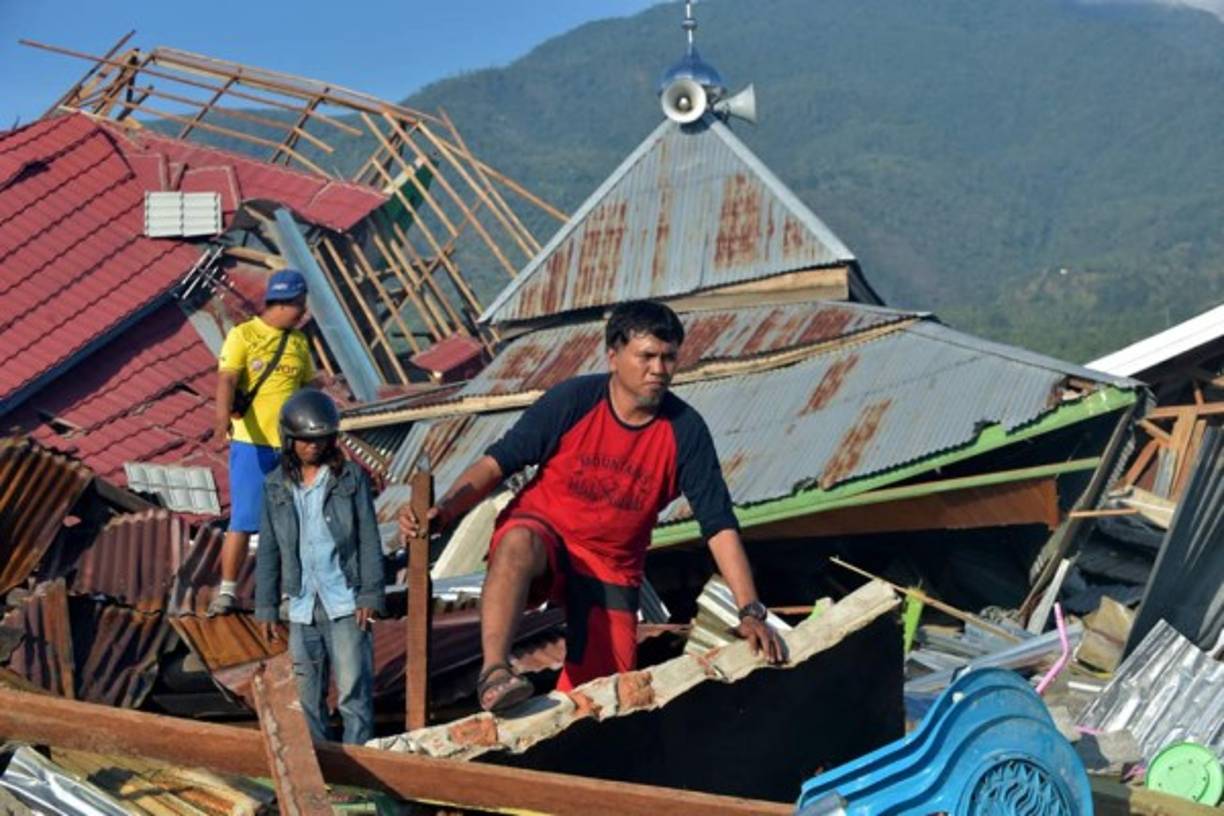 La isla de Célebes quedó totalmente destruida tras el terremoto y tsunami que ocurrió el viernes de la semana pasada, y que provocó la muerte de cientos de personas.<br/>La Oficina de la ONU para la Coordinación de Asuntos Humanitarios (OCHA) estimó este lunes que 191,000 personas en Indonesia necesitan ayuda humanitaria urgente tras el terremoto y el tsunami en la isla de Célebes.