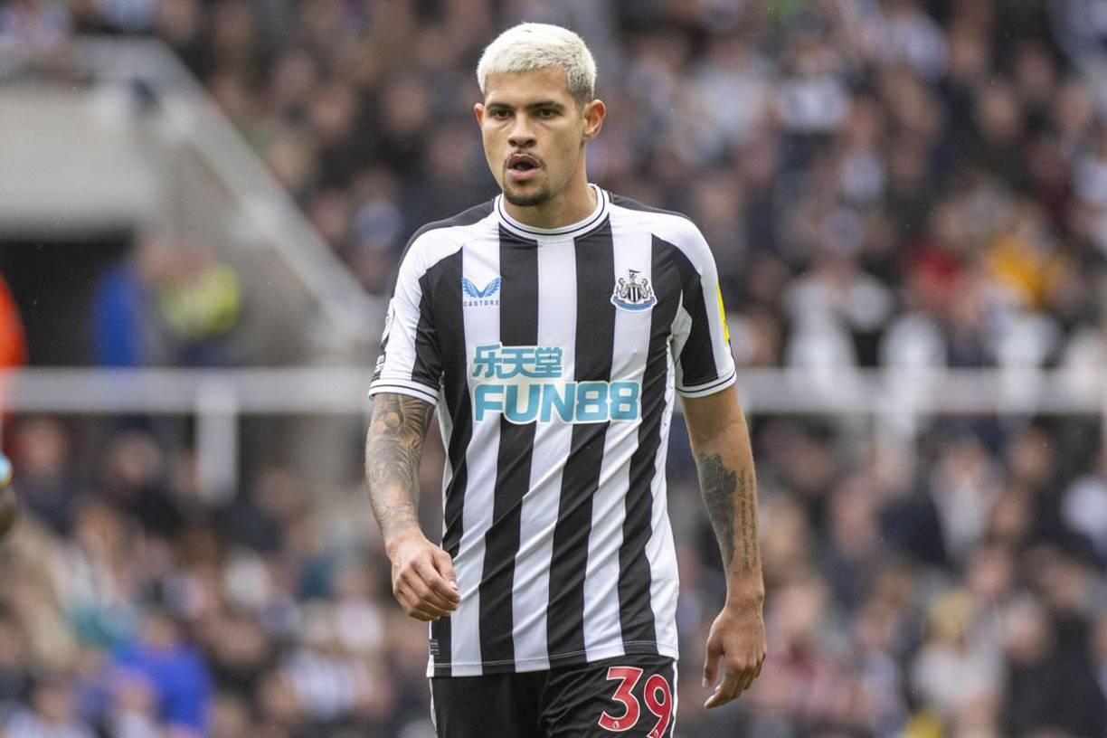 Bruno Guimarães - El París Saint-Germain sigue buscando refuerzos para su plantilla de cara a la próxima temporada y el último nombre en sumarse a su lista de objetivos es el mediocampista brasileño del Newcastle United, Bruno Guimarães. Según fuentes cercanas al club francés, ha iniciado conversaciones con el jugador y su representante, y ya se ha manifestado su intención de ficharlo en el próximo mercado de fichajes de verano.