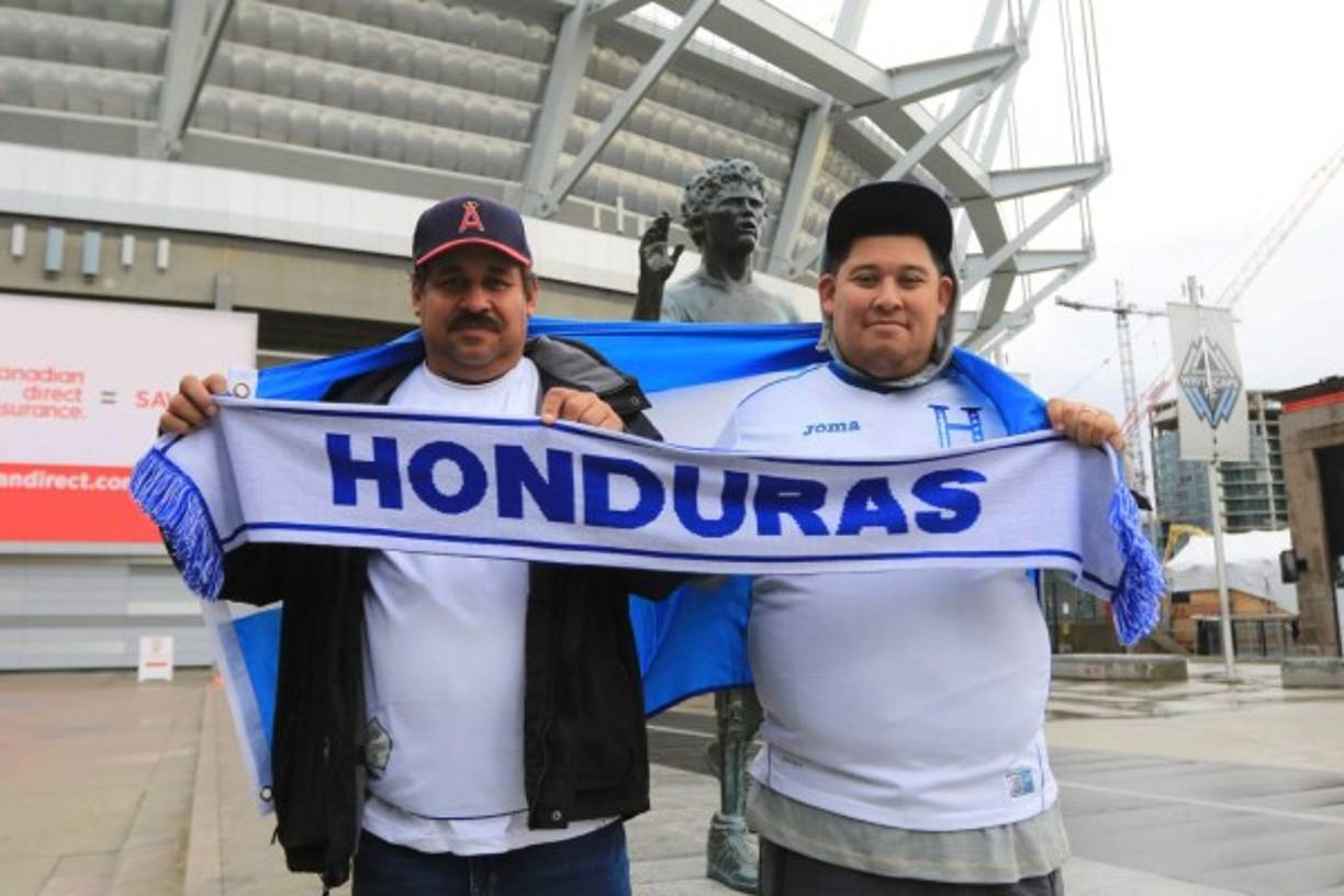 No importó el frío de Vancouver, los hondureños llegaron al BC Place para apoyar a la Selección en el inicio de la eliminatoria de Concacaf rumbo a Rusia 2018.