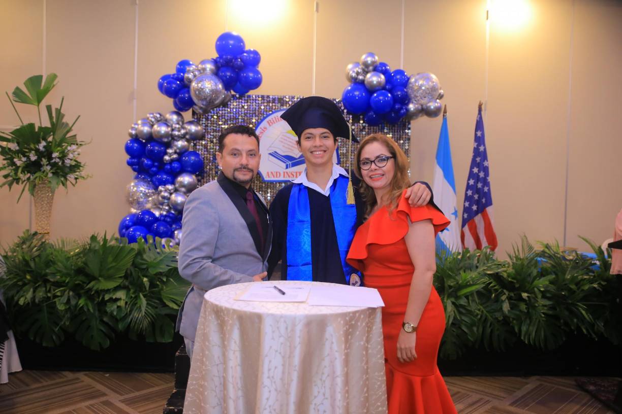 Ethan Lopez y sus familiares.