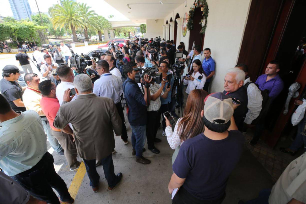 2- Las fuerzas políticas que integran el Bloque estarán estarán vigilantes para que el Partido Libertad y Refundación (Libre) “no siga cometiendo atropellos, ilegalidades y abusos” desde el Parlamento.