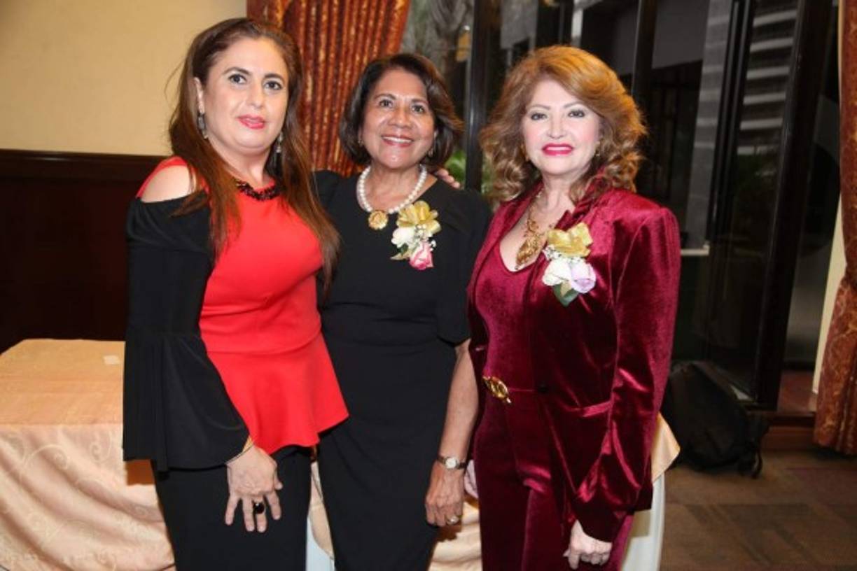 Rosa Kattán, Vilma Karow y Maritza Lara.