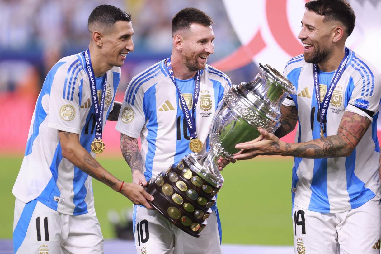 “Era lógico: había que sacar a Messi”, “Messi no pesa en los momentos importantes”, “Siempre Lautaro, nunca Messi”, “Gracias a Lautaro. Resolvió. No se puso a llorar”, “Yo no lloro. Lloró Messi”.