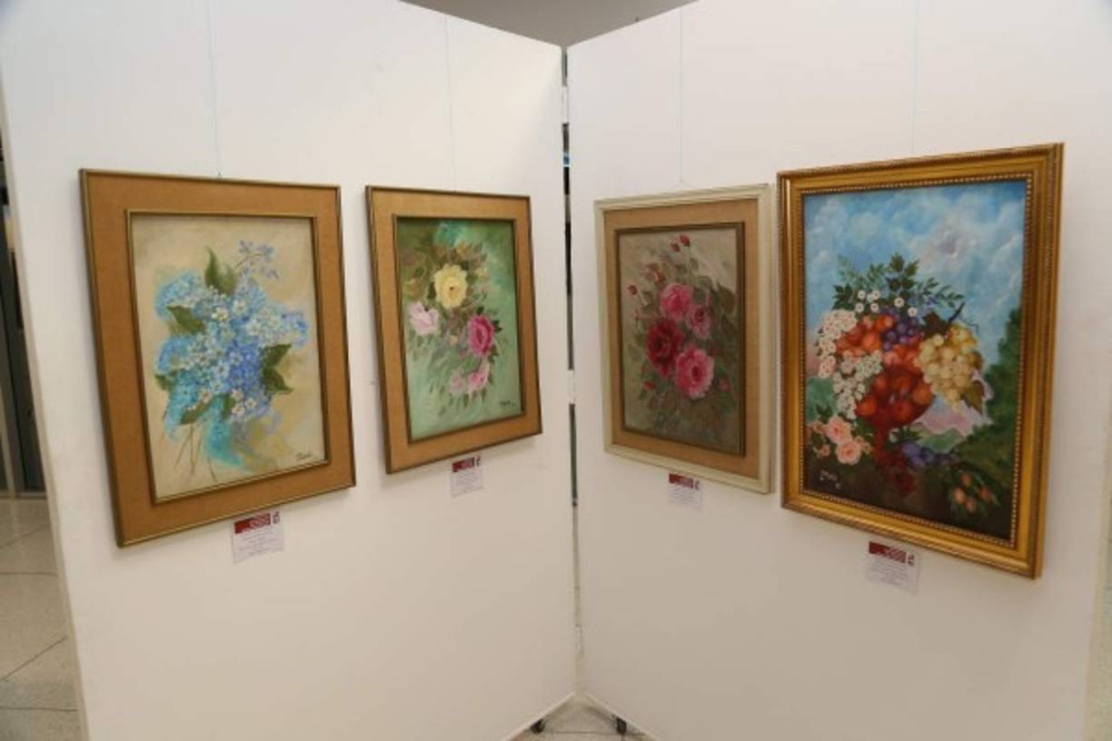 Los tonos de la delicadeza crean hermosos lienzos al óleo donde lo exótico de las orquídeas y las flores más populares están plasmadas con armonia y distinción.