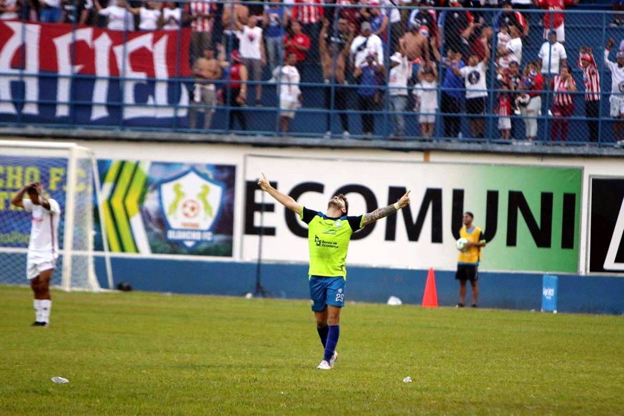 El héroe del Olancho FC fue el argentino Agustín Auzmendi que marcó el gol del empate 1-1 ante Olimpia.