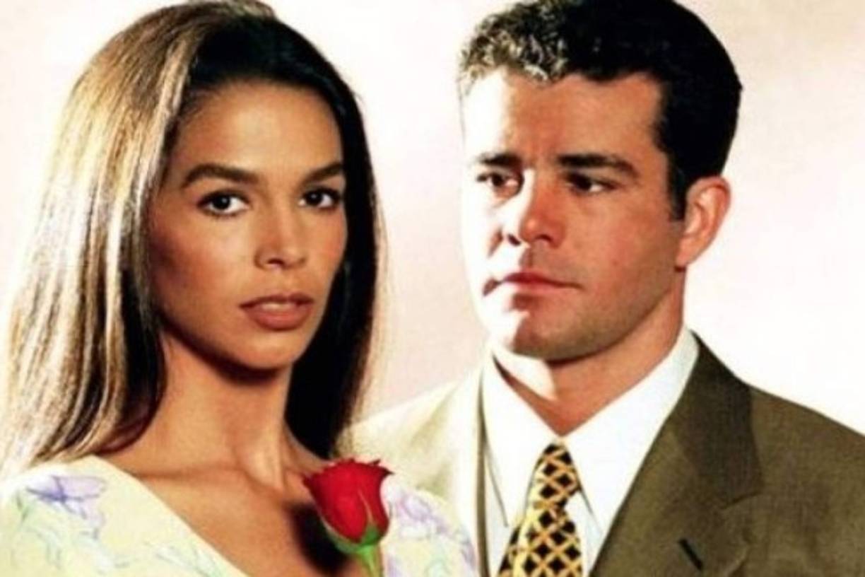 La boda se llevó a cabo a unas horas de la Ciudad de México, en una antigua hacienda en Morelos y fue televisada, logrando unos altísimos niveles de audiencia.