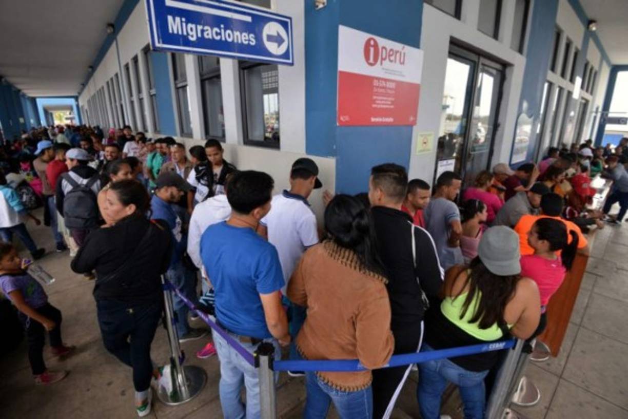 La masiva llegada de venezolanos llevó al gobierno ecuatoriano a declarar el 8 de agosto un estado de emergencia migratorio, que incluye el requisito de pasaporte para los migrantes. La decisión excluye a los menores cuyos padres portan el documento.