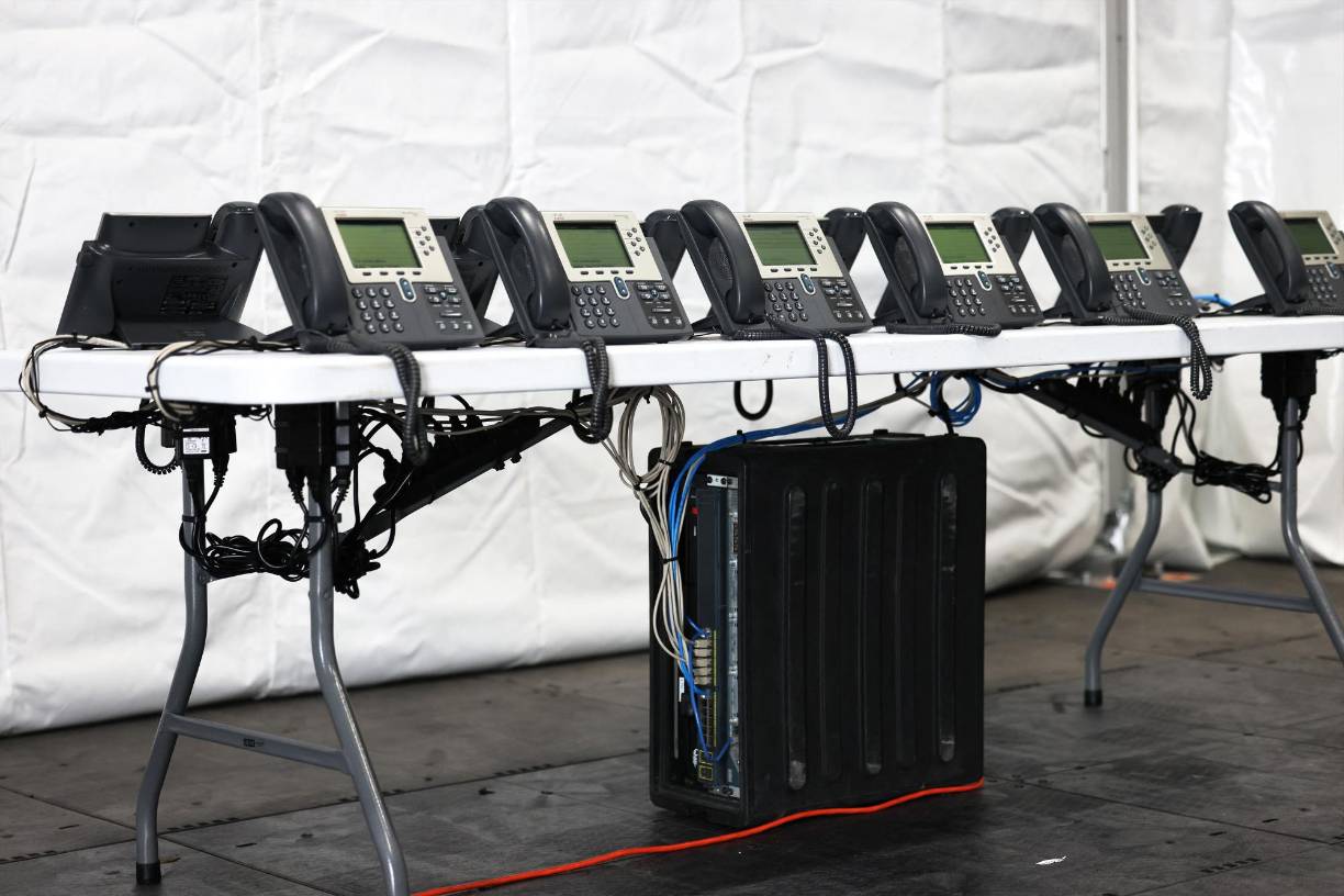 Nueva York habilita gigantescas carpas para acoger a inmigrantes enviados desde Texas