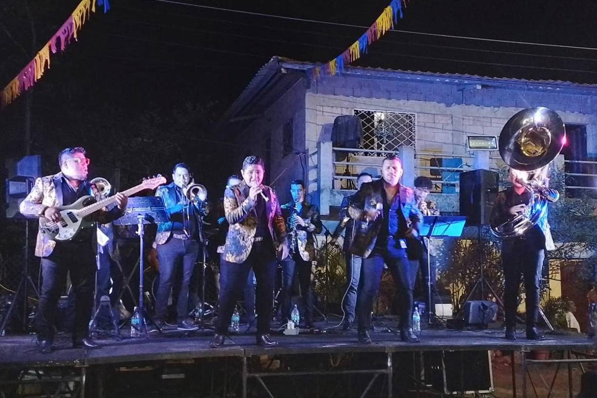 <b>BANDA Z</b>Este viernes desde las 8:00 pm, el grupo en compañía de Vicente Fernández hondureño se presentará en Soccer Sport Bar, frente a la colonia Tara. 
