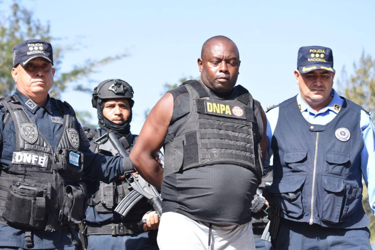 En Honduras tiene antecedentes por el delito de almacenamiento de armas.