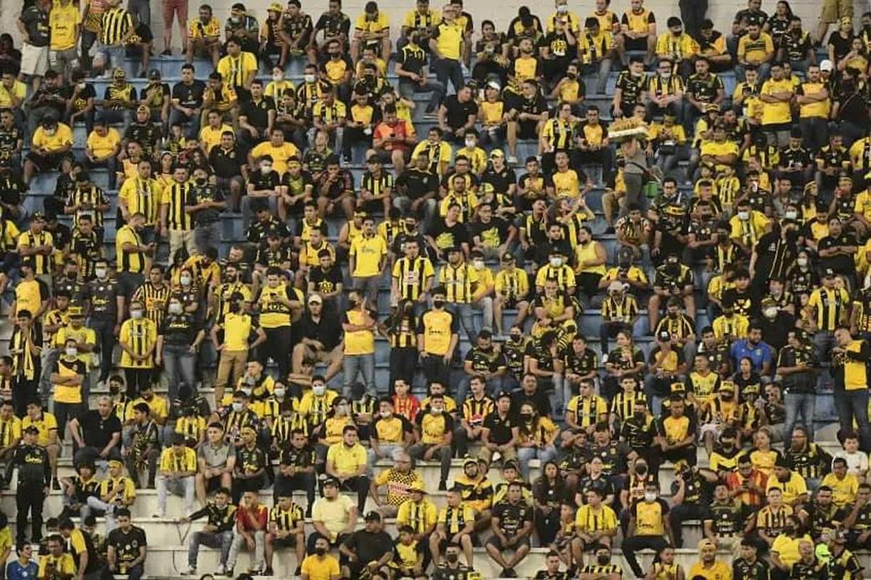 Los aficionados aurinegros asistieron en gran número al estadio Morazán.