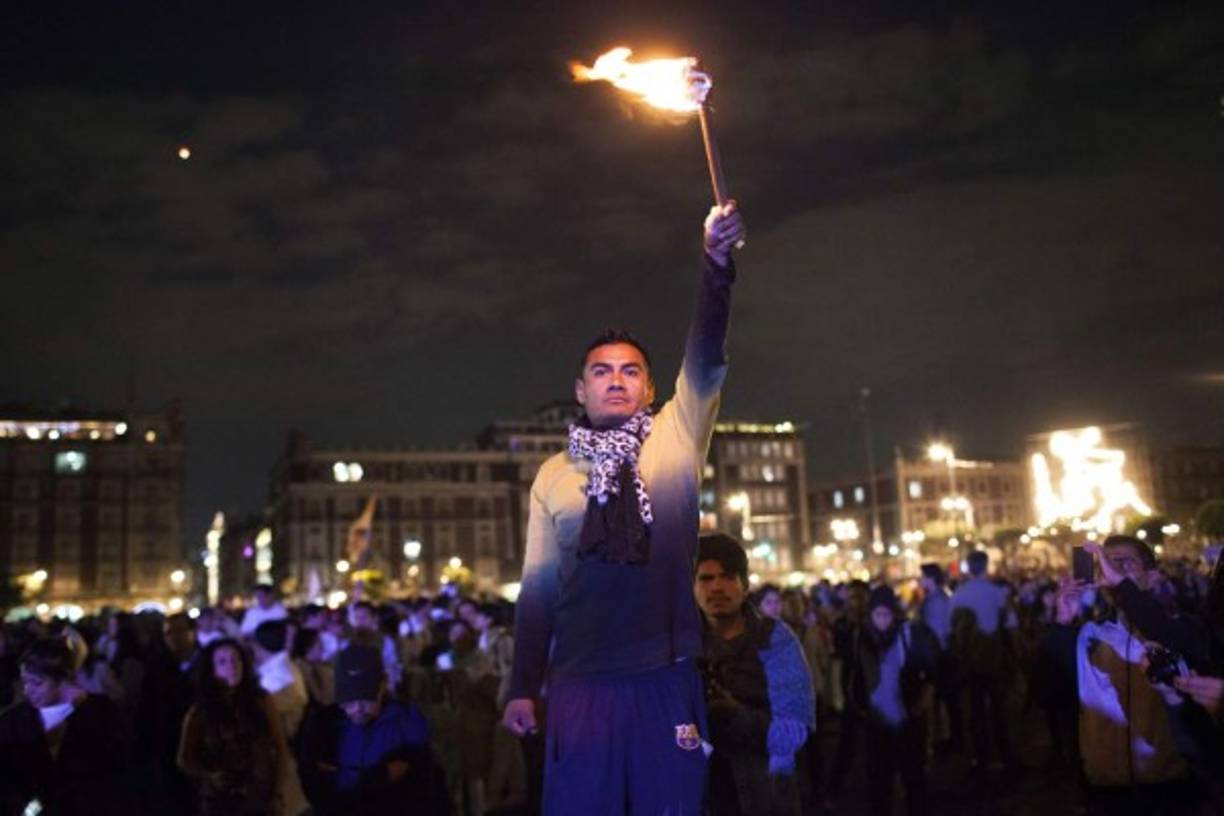 En solidaridad con los familiares y amigos de los estudiantes desaparecidos, miles de mexicanos participaron en las protestas que llamaron la atención mundial.
