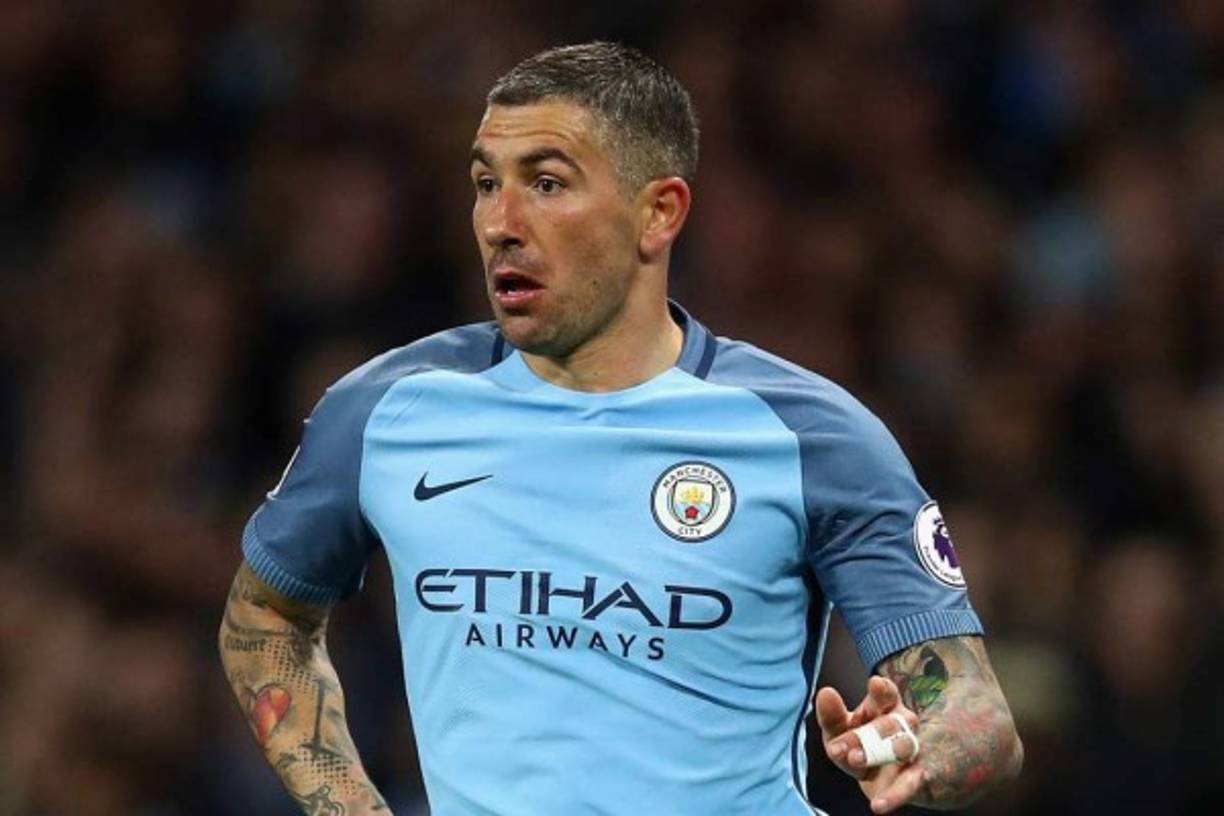 Pep Guardiola ha confirmado tras el partido ante el Manchester United, de la International Champions Cup, que Aleksandar Kolarov dejará el Manchester City, para marcharse a la Roma. 'No me gusta quedarme con jugadores que no quieren estar aquí, por eso es la mejor opción para todos', aseguró el técnico de Santpedor.
