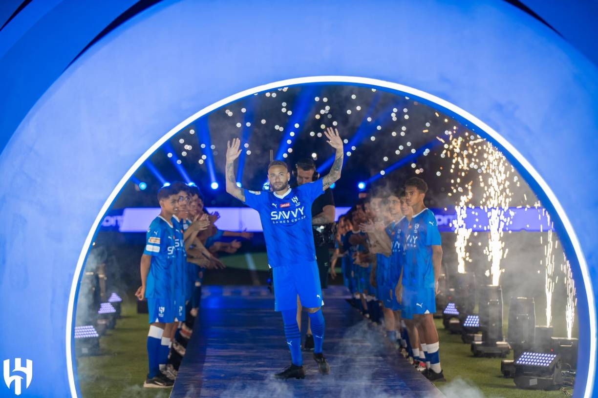 El club saudí festejó este sábado su gran fiesta en Riad al presentar al jugador brasileño Neymar como su gran estrella.