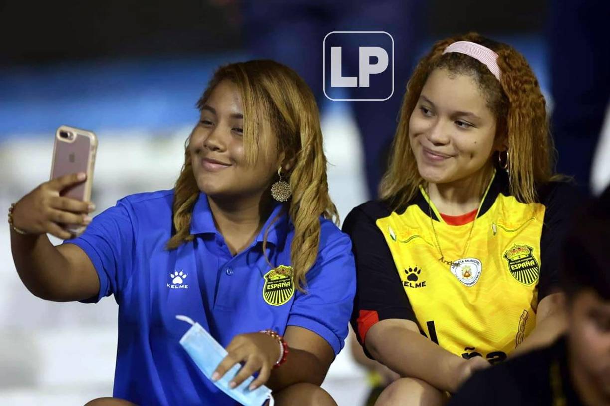 ¿Quién es la chica de Herediano? El ambientazo que se vivió en el Morazán con el juego de Real España en Liga Concacaf