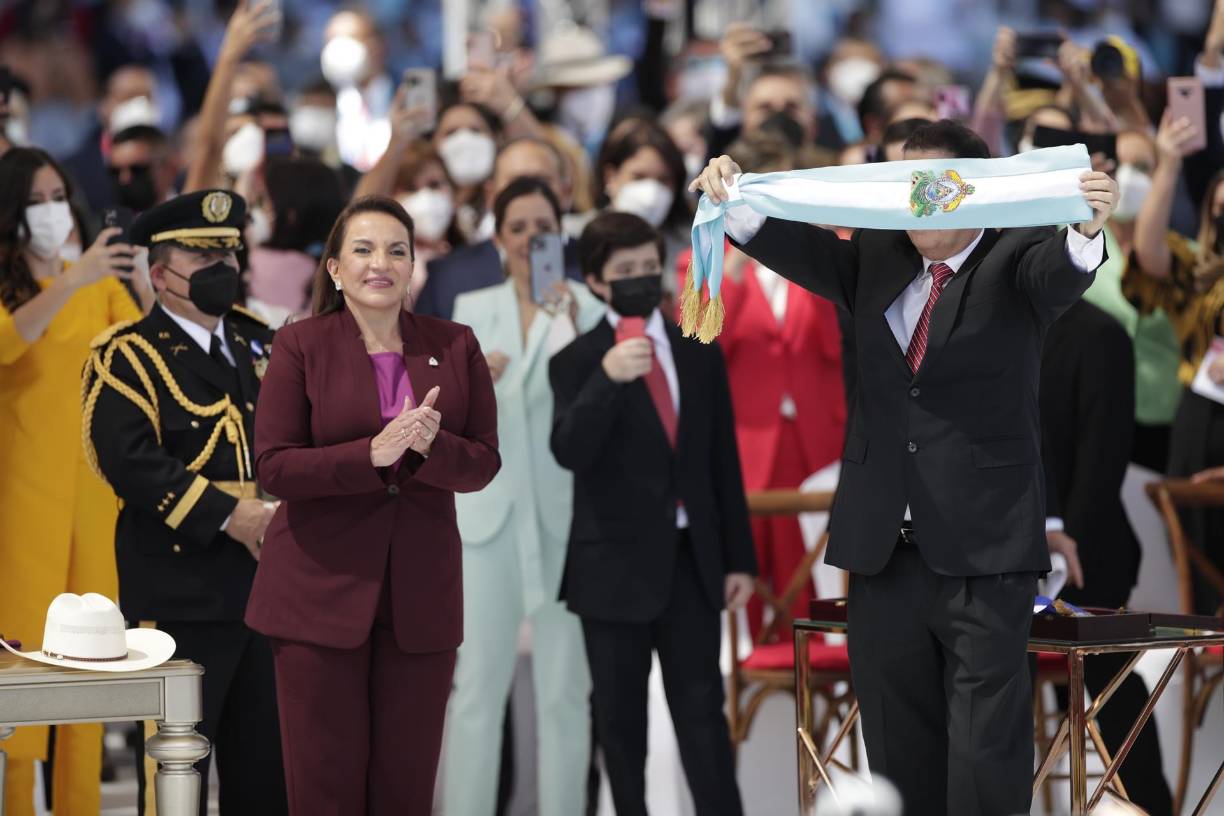 “La luz será gratis en sus hogares. Los altos consumidores deberán asumir un precio para subsidiar la energía que daremos gratis a los pobres de Honduras”, Xiomara Castro, presidenta de Honduras. 