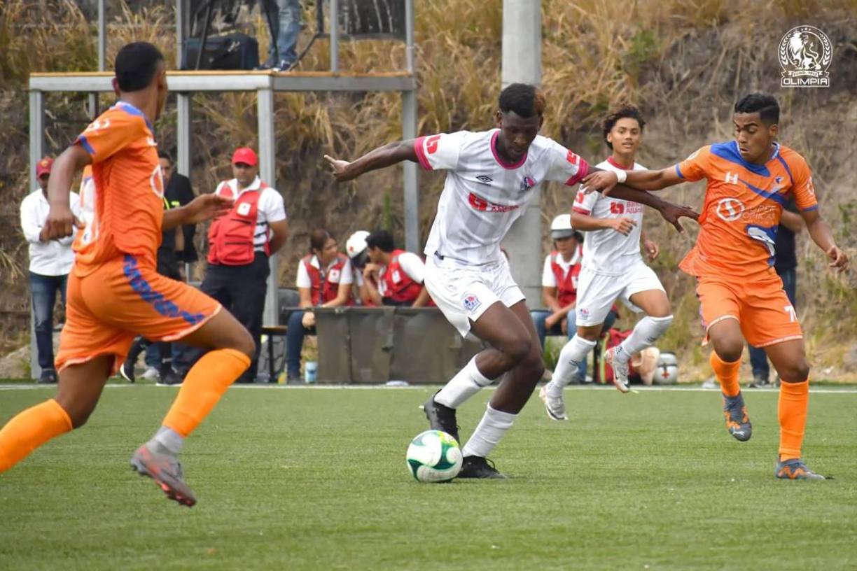 El Olimpia ha decidido mandar cedido a Kenny Martínez a los Lobos de la UPNFM, que surgió de la Juventus de Roatán.