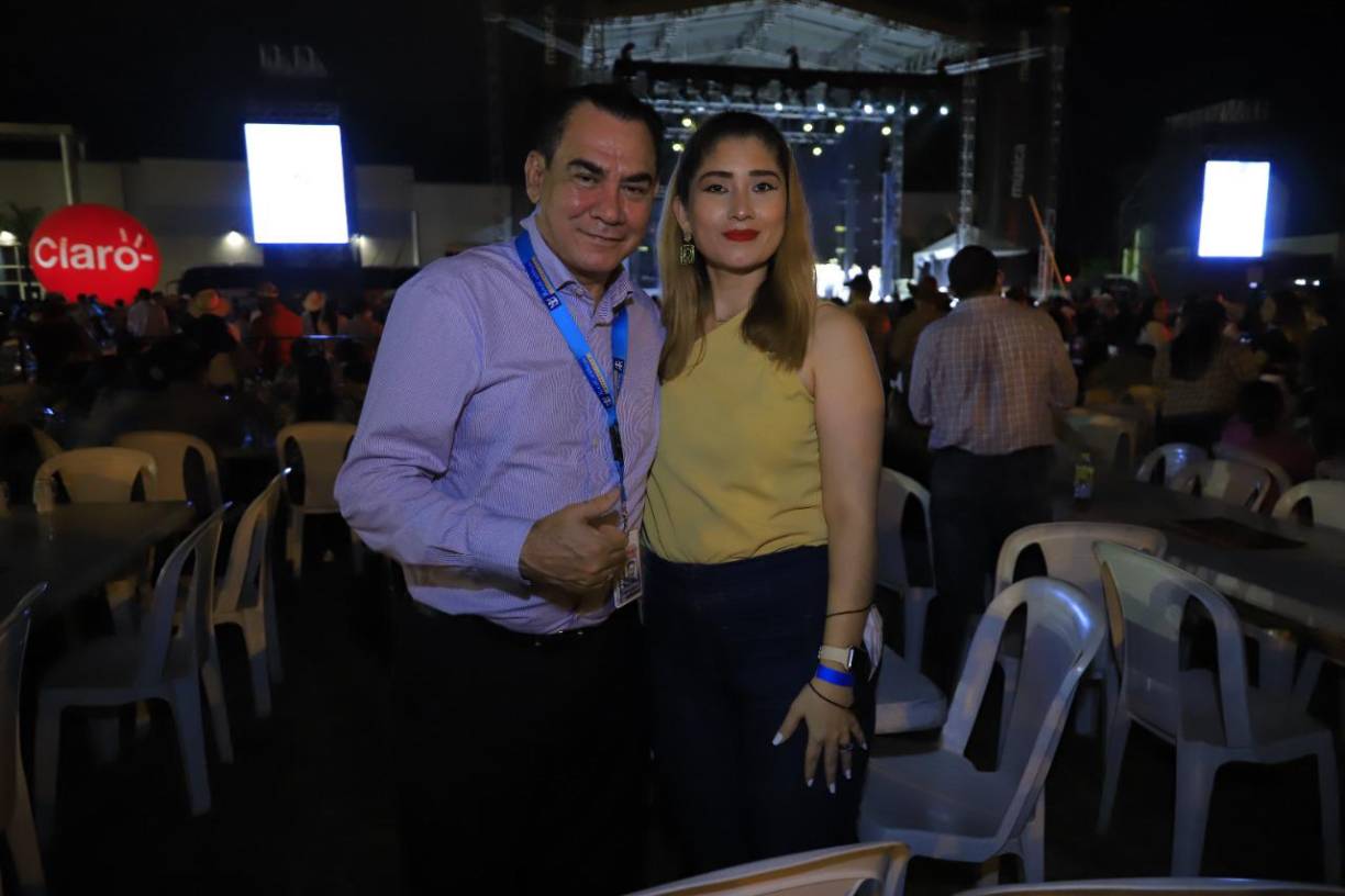 Adrián Alcides Valladares y Roxanna Valladares. 