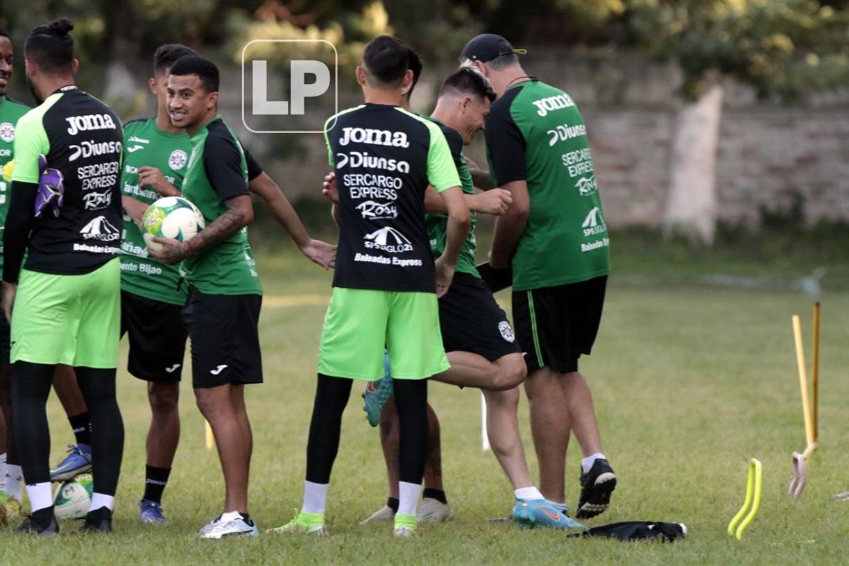 Los jugadores del Marathón le mostraron todo su cariño a Francisco Martínez.