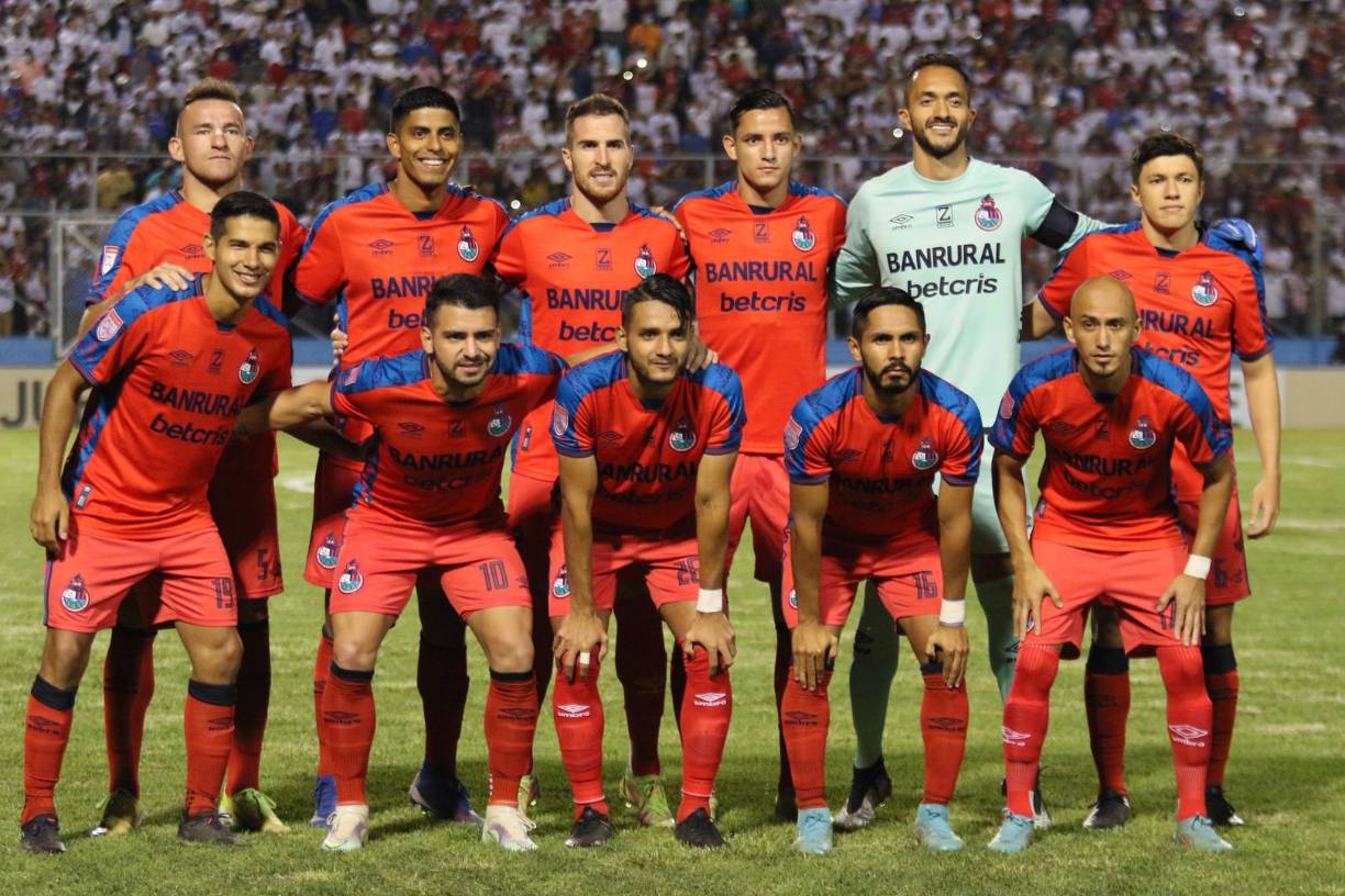 El 11 titular del Municipal posando antes de enfrentar al Olimpia en el partido de vuelta de octavos de final de la Liga Concacaf.