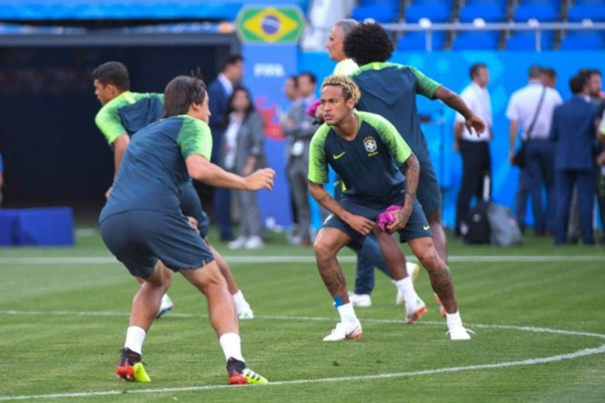 Ney haciendo los trabajo físicos antes de enfrentar a los suizos.