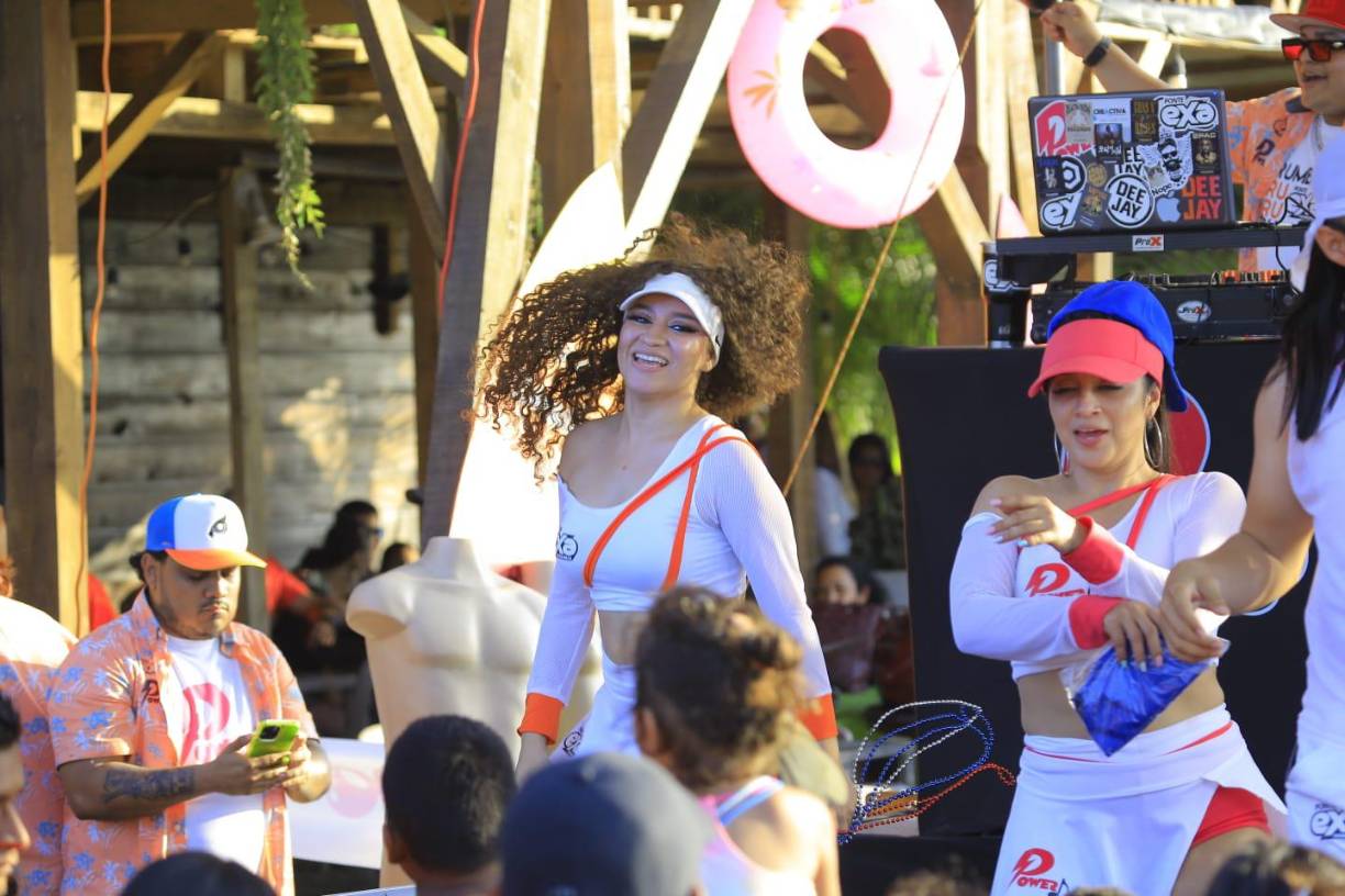 Así disfrutan los hondureños este sábado en Cieneguita, Cortés