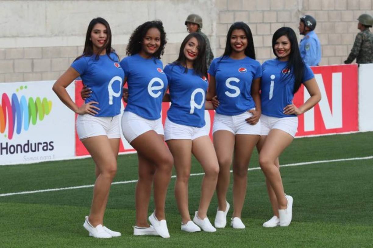En el estadio Emilio Williams de Choluteca no faltaron las bellezas.