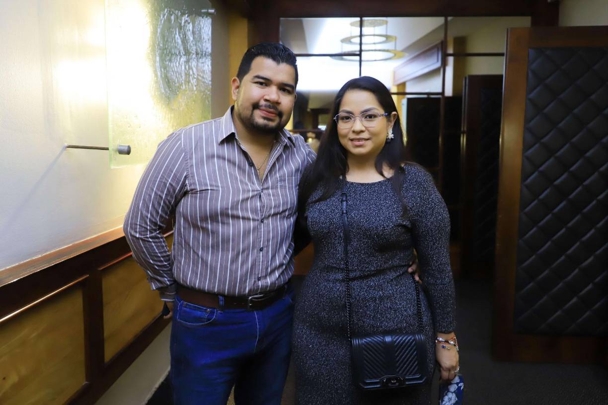 Roberto Sosa y Karen López