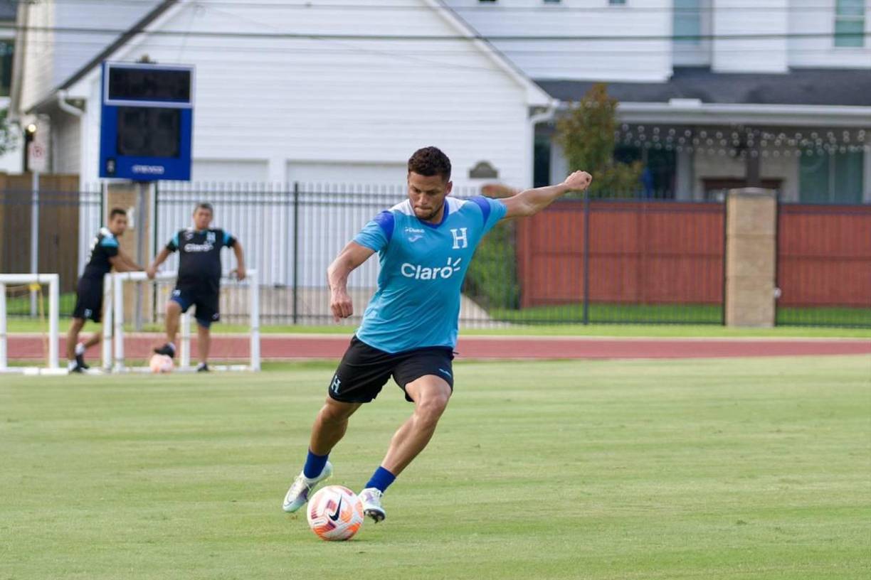 Lateral derecho: Marcelo Santos.