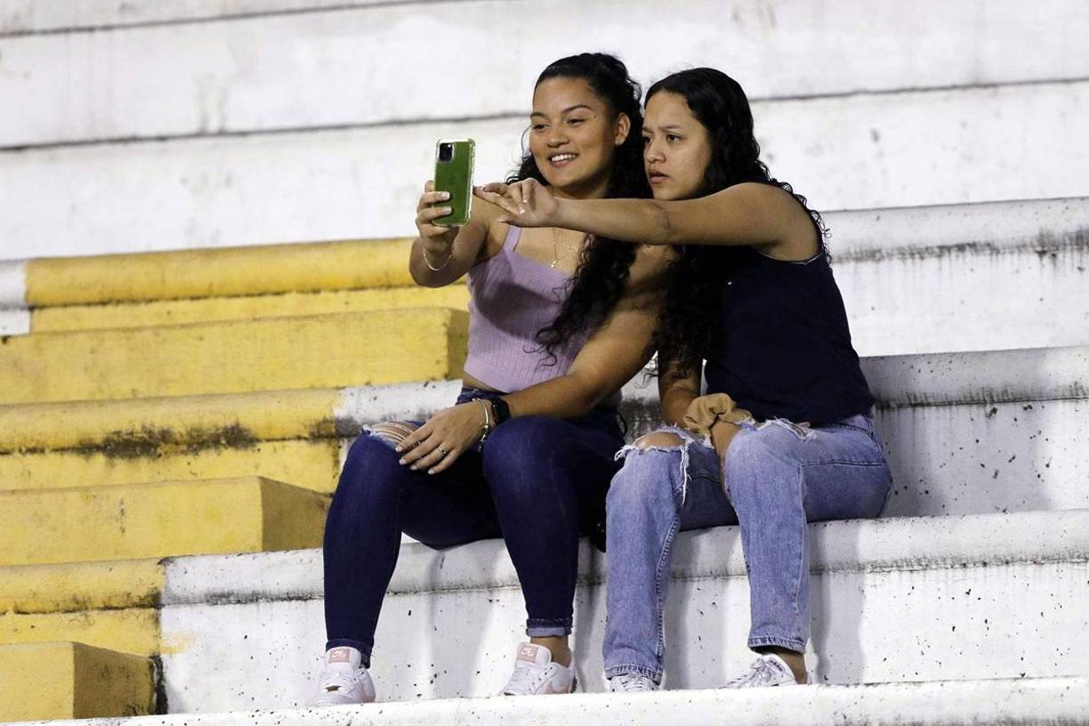 No faltó la selfie para recordar la visita al estadio Olímpico.