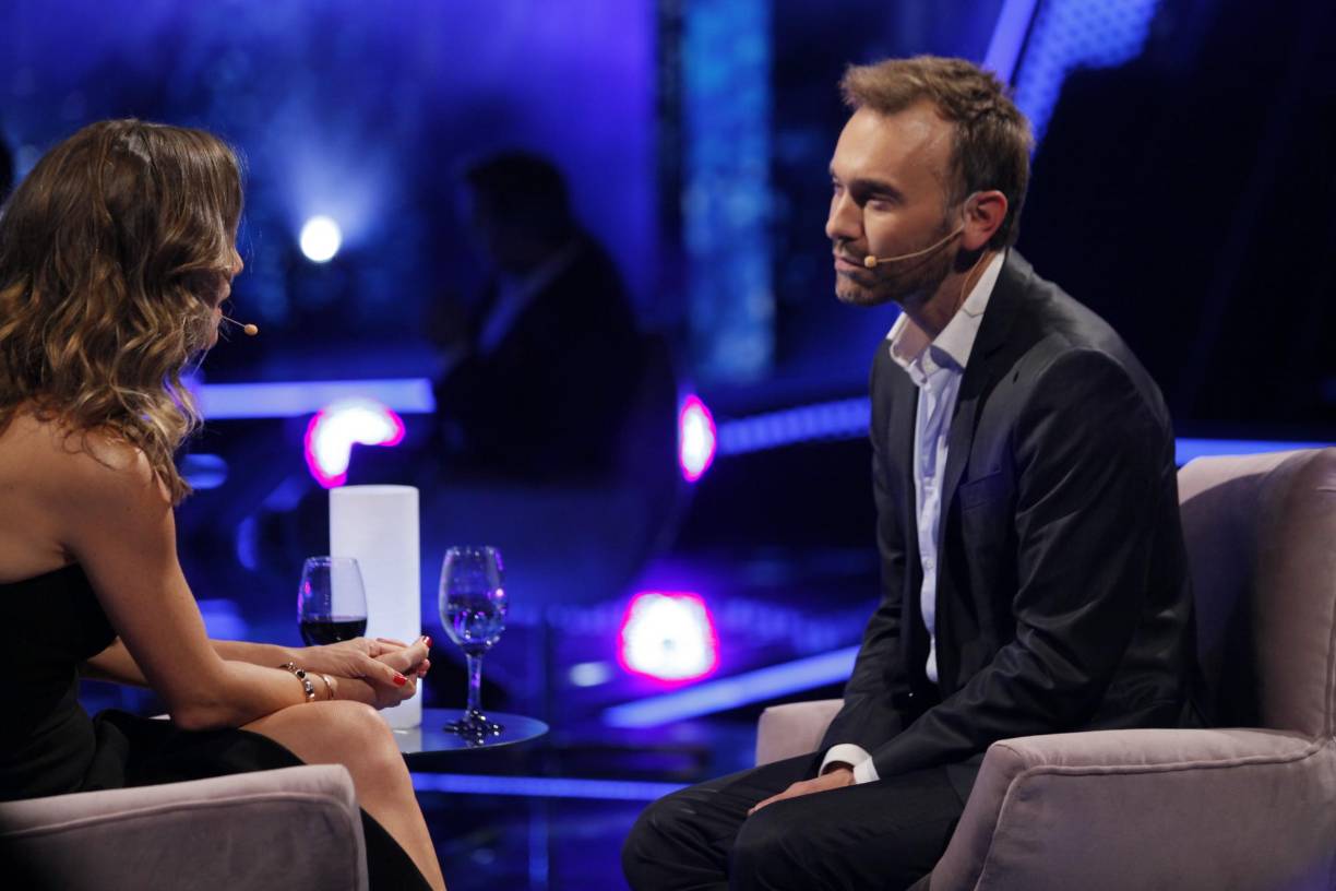 Asimismo, agradecieron a su socio de transmisión, CHILEVISIÓN, por su rápida y profesional respuesta ante el incidente, destacando que el canal tomó la decisión de dejar fuera a Castell de su programación tras el escándalo.