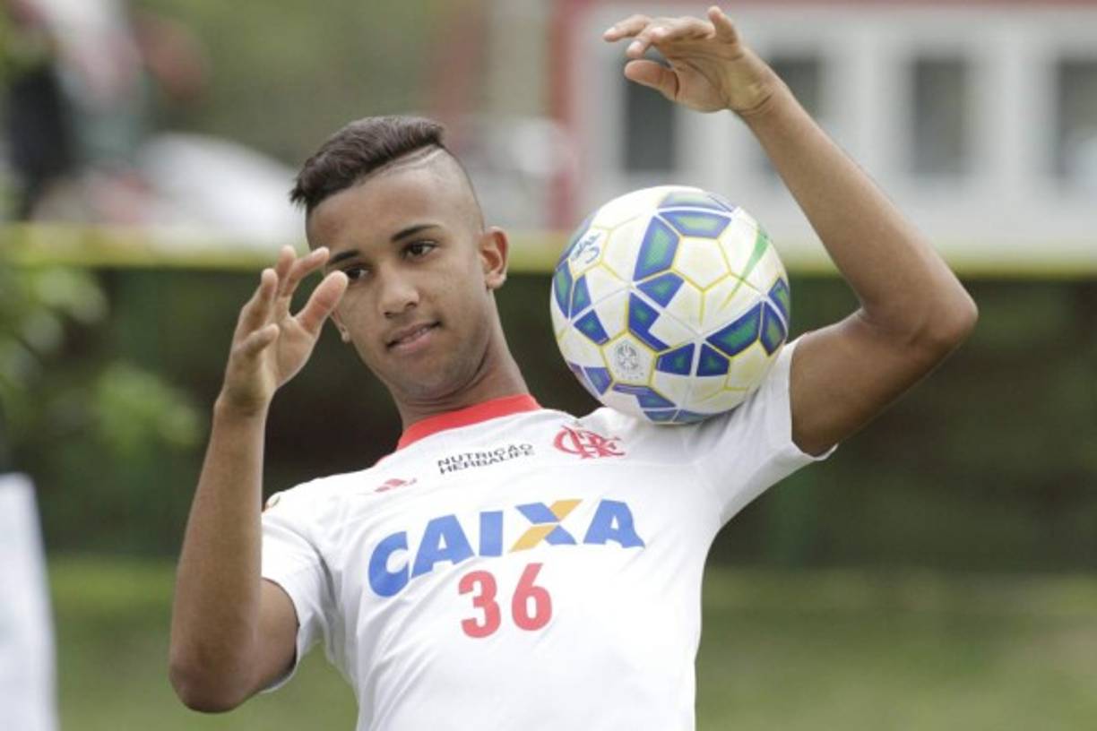 El Flamengo anunció la salida del joven lateral brasileño Jorge, que viaja al Principado para fichar por el Mónaco una vez supere los pertinentes exámenes médicos, informó el club sudamericano.