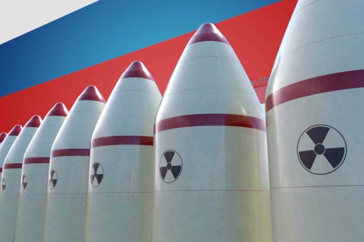 1. Rusia<br/><br/>Además de las 4,325 ojivas nucleares en el arsenal militar, se estima que 2,170 ojivas retiradas esperan ser desmanteladas. Los detalles son escasos, pero estimamos que Rusia está desmantelando 200-300 ojivas retiradas por año