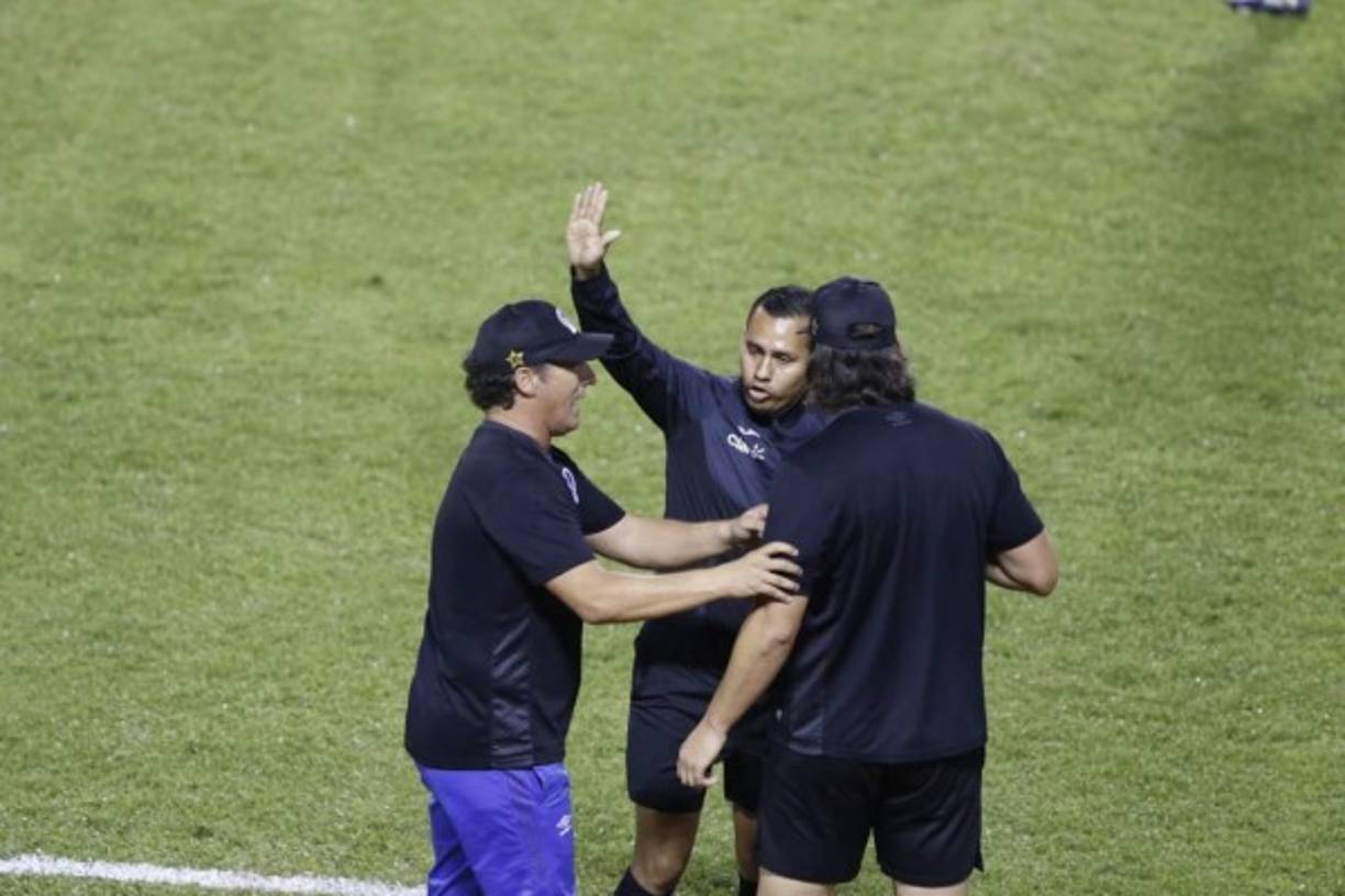 Gustavo Regi, asistente técnico de Pedro Troglio, también se fue expulsado.