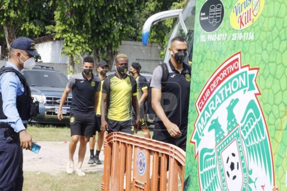 La llegada del plantel del Real España al estadio del Marathón.