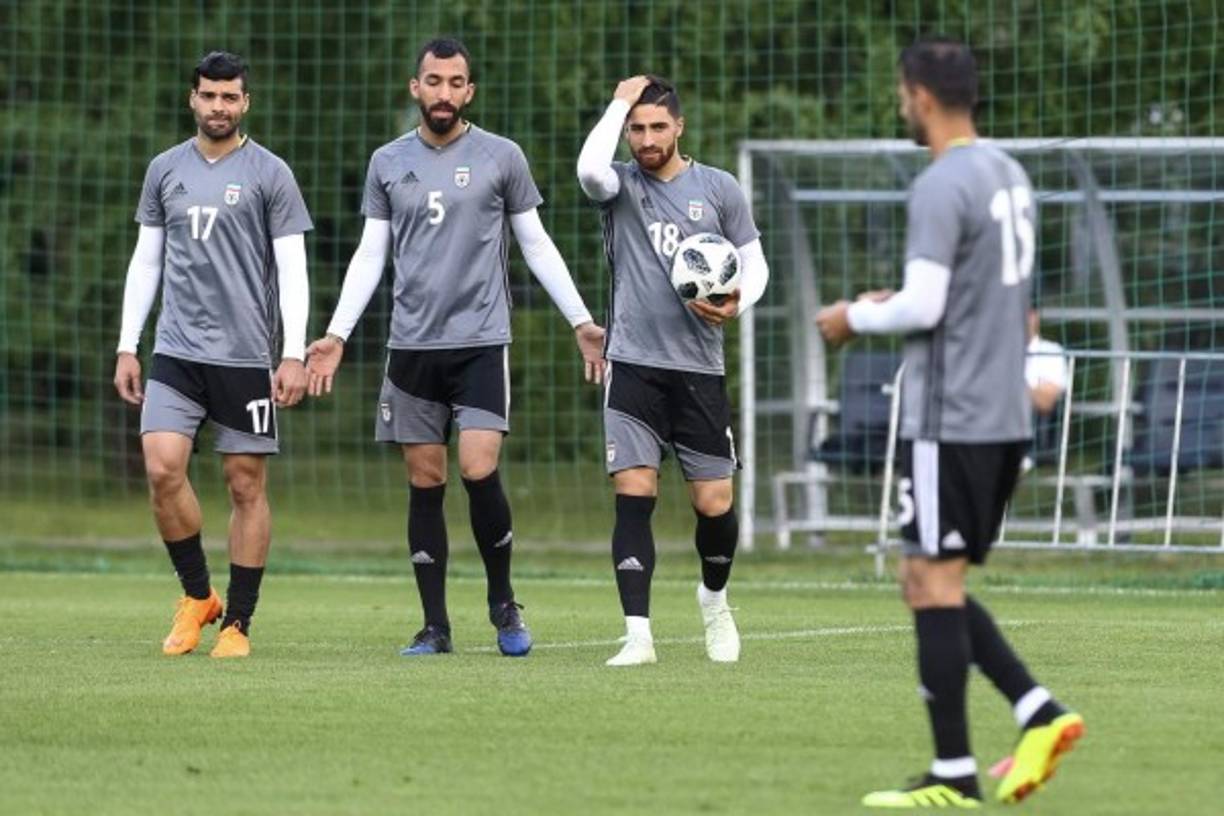 Irán se enfrentará a Portugal el próximo lunes en el partido decisivo para ambas selecciones por la clasificación a la siguiente fase. Veremos si Milad se atreve a hacer de nuevo su fallida voltereta.