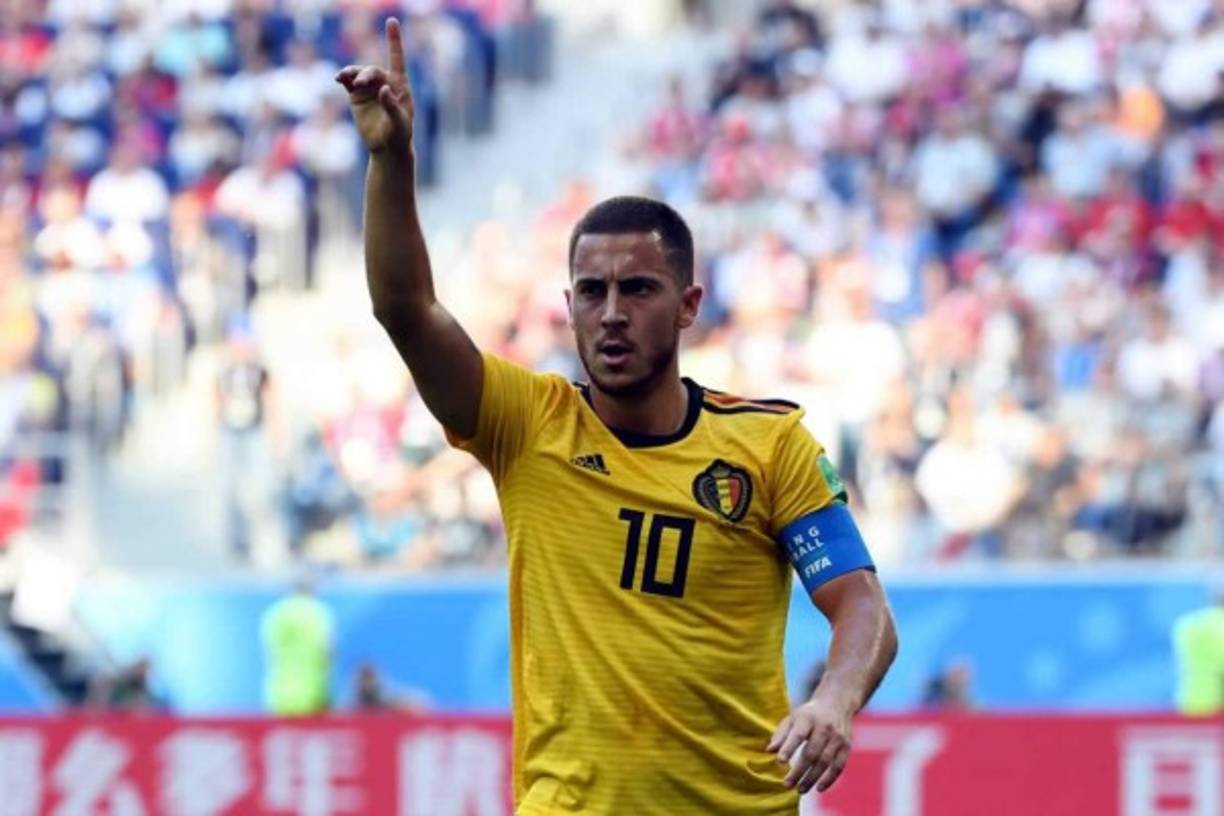 Eden Hazard ganó el tercer puesto en el Mundial de Rusia 2018 con Bélgica, pero ya piensa en su futuro y ha hecho un nuevo guiño al Real Madrid. Ha dejado la puerta abierta a su salida de la Premier League para recalar en otro lugar. 'Después de seis maravillosos años en el Chelsea, podría ser hora de descubrir algo más', ha asegurado en San Petersburgo. 'Después de esta Copa del Mundo, puedo decidir si quiero quedarme o irme, pero el Chelsea tomará la decisión final, si me dejan salir. Ya conocéis mi destino favorito. Me vincularon a todos los clubes. La próxima semana será el Bayern Múnich. Me río con eso. Ya sabéis mi preferencia', ha asegurado. Y esa no es otra que el Real Madrid, equipo por el que ha mostrado su prioridad en otras cosas ocasiones.
