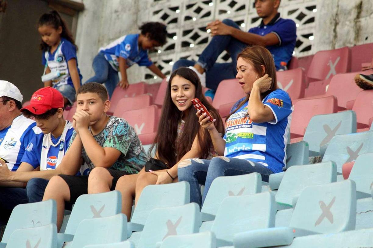En el estadio Ceibeño también llegaron seguidores del Victoria para presenciar el partido contra el Motagua.