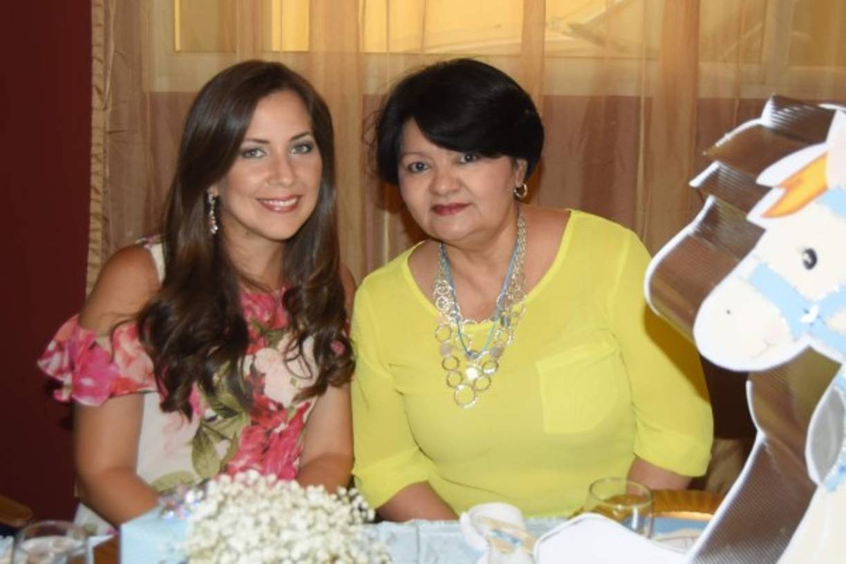 Edna Fúnez y Lupita Mongie.