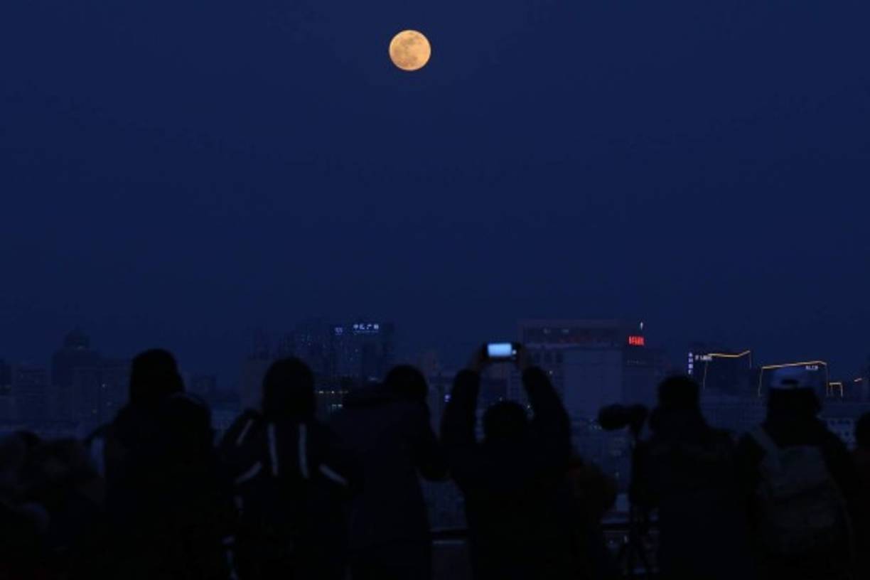 Los eclipses lunares ocurren cuando la Tierra se encuentra entre el Sol y su satélite, lo que es visible desde los lugares donde la Luna esté sobre el horizonte en el momento del fenómeno.