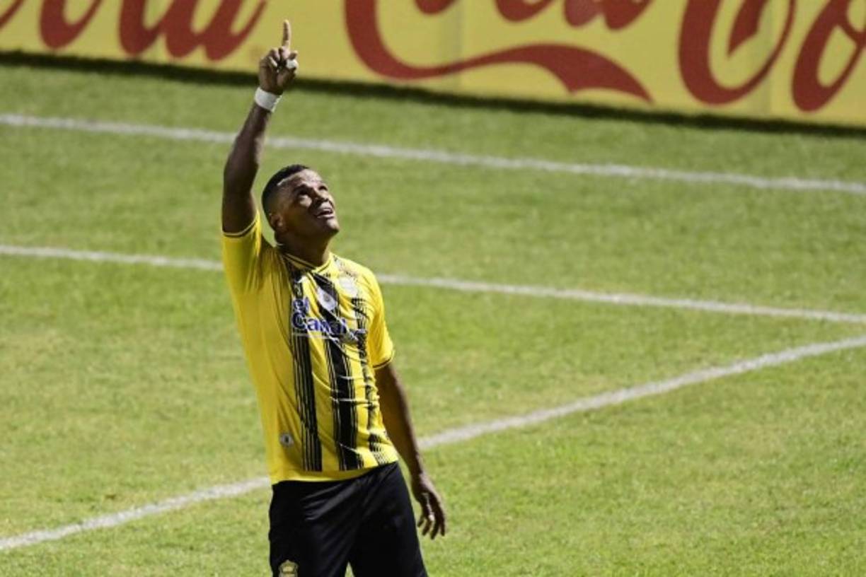 El delantero Rony Martínez rompió su mala racha sin anotar y se lució ante Real Sociedad al destaparse con un doblete. El atacante del Bajo Aguán fue la figura en el estadio Morazán.