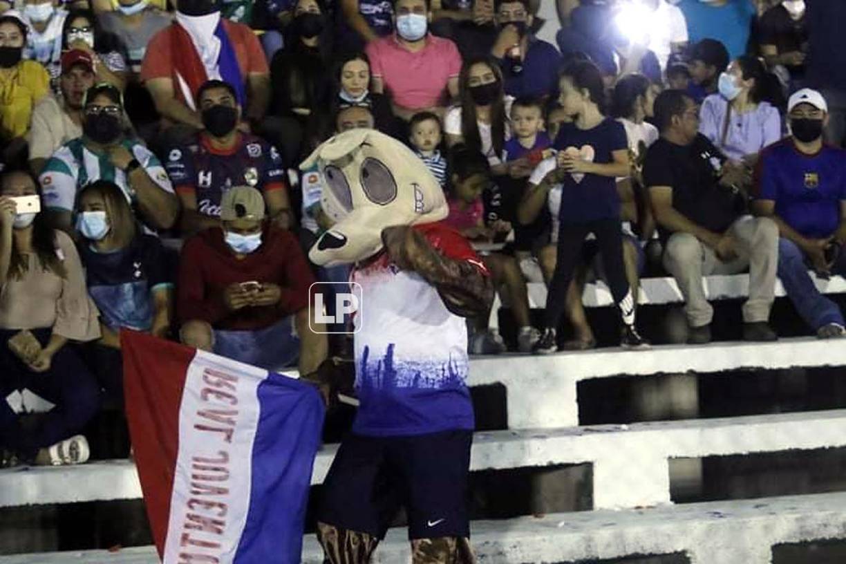 Un gran ambiente se vivió en el estadio Argelio Sabillón con la llegada de ‘Rambo‘ de León con el San Juan.