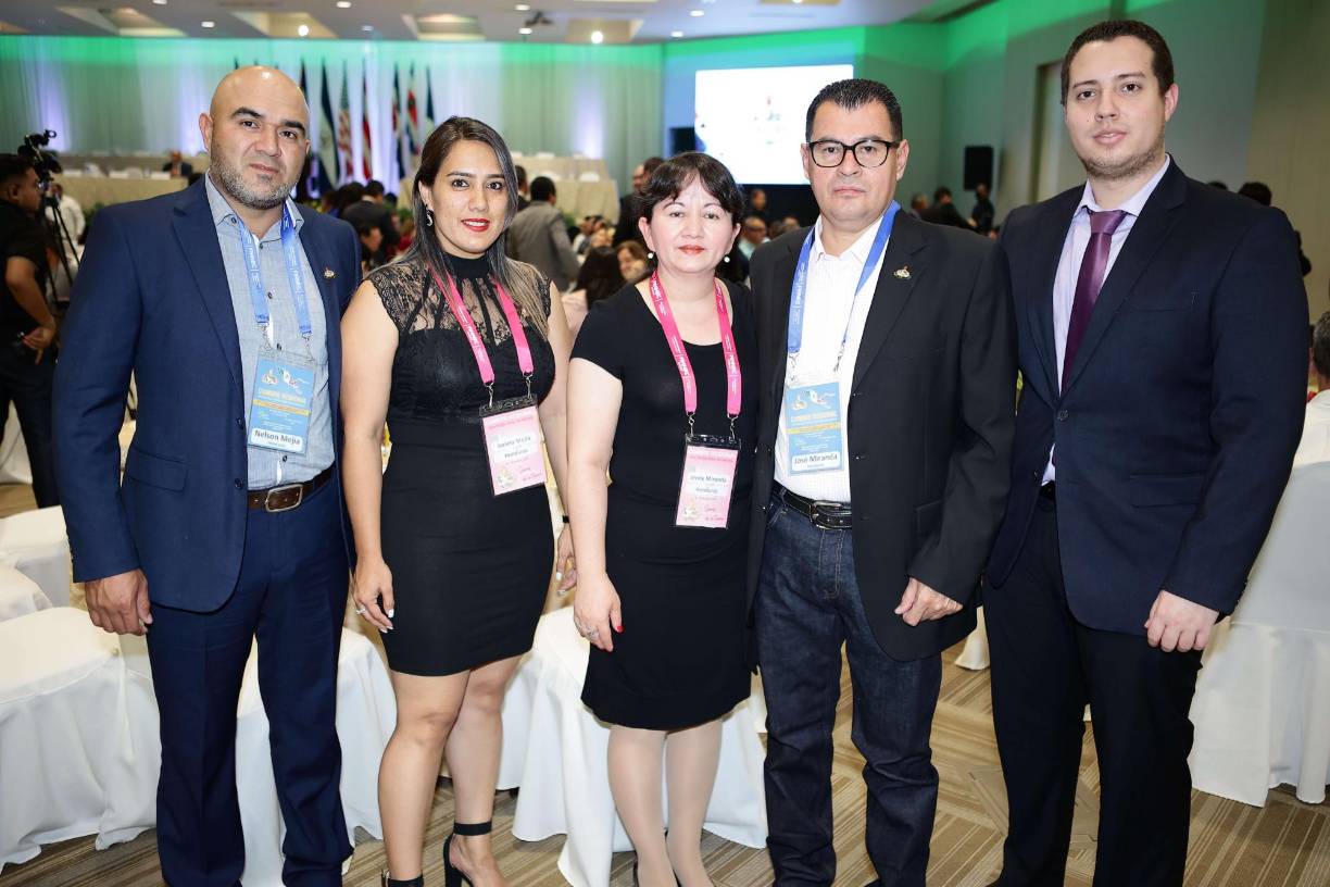 Nelson Mejía, Jariela Mejía, Jenny Miranda, Mauricio Miranda y Ernesto Becker 