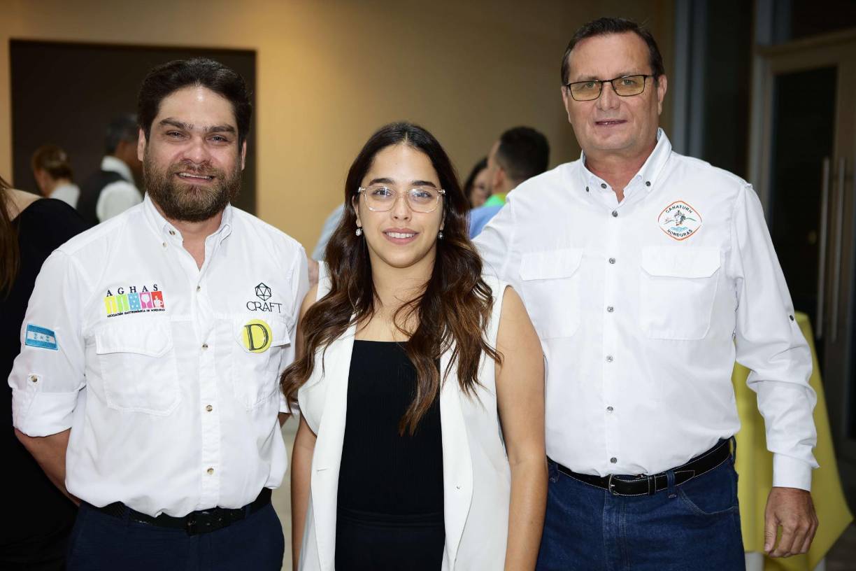 Mauro Robles, Reyzel Vilorio y Jorge Brower