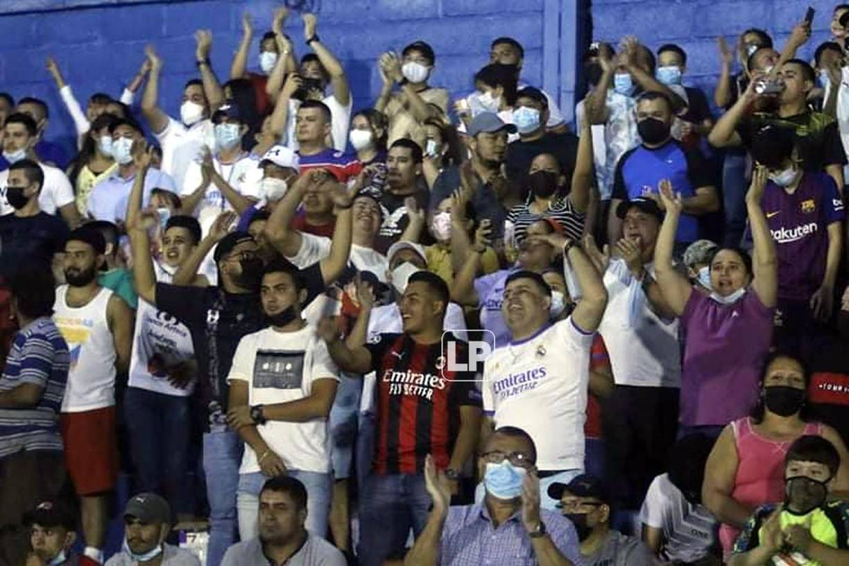 Un gran ambiente se vivió en el estadio Argelio Sabillón con la llegada de ‘Rambo‘ de León con el San Juan.