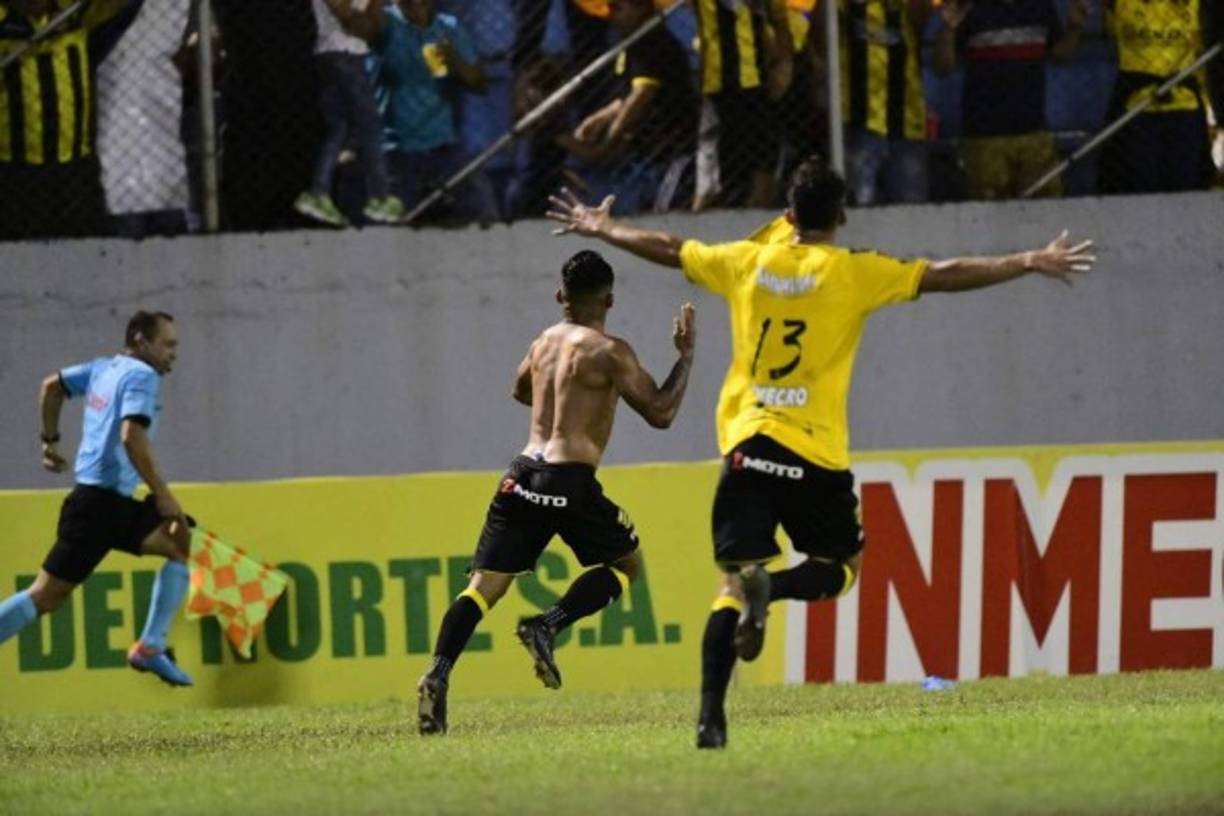 Y la polémica se hizo presente ya sobre el cierre. Iván López le dio la victoria al Real España con gol al minuto 96 cuando el árbitro central había añadido cinco minutos.